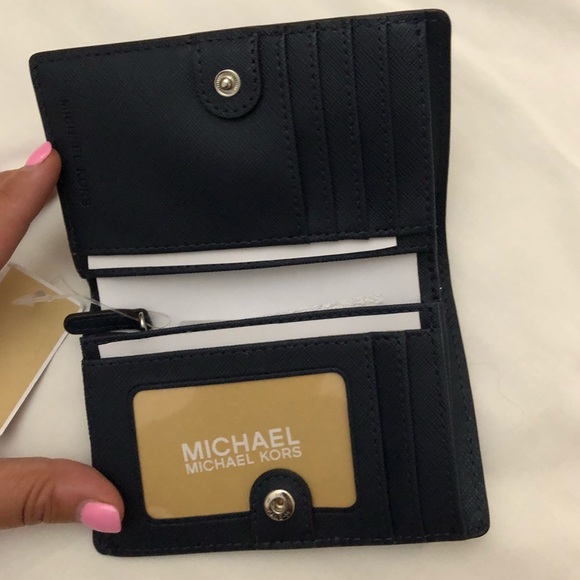 LAST DAYS TO BUY!GET IT TODAY MK slim card wallet - Picture 3 of 3